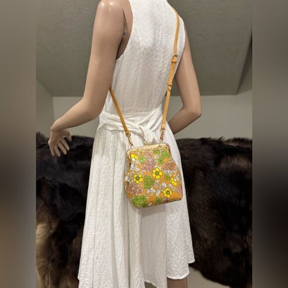 Floral Pebble Cowhide Leather Handmade Push lock Purse, Phone Pouch, Crossbody - Picture 7 of 14